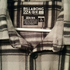 SUPER soft long sleeve button up Billabong flannel